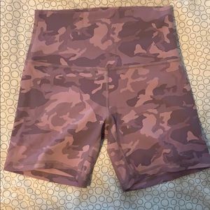 NWOT Align 6” short